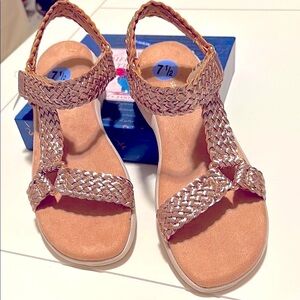 Easy Spirit Comfortable Women's Gold Braided Sandals. Size 7 1/2. NWT